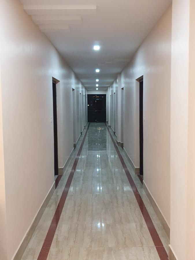 Sri Lakshmi Palace A/C Hotel Suluru Esterno foto