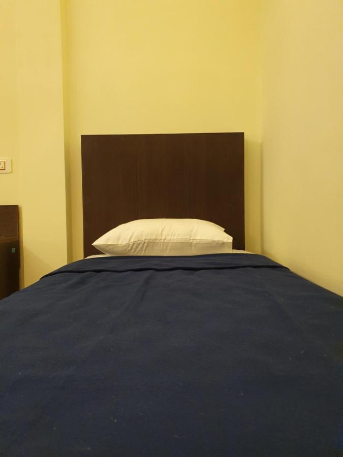 Sri Lakshmi Palace A/C Hotel Suluru Esterno foto